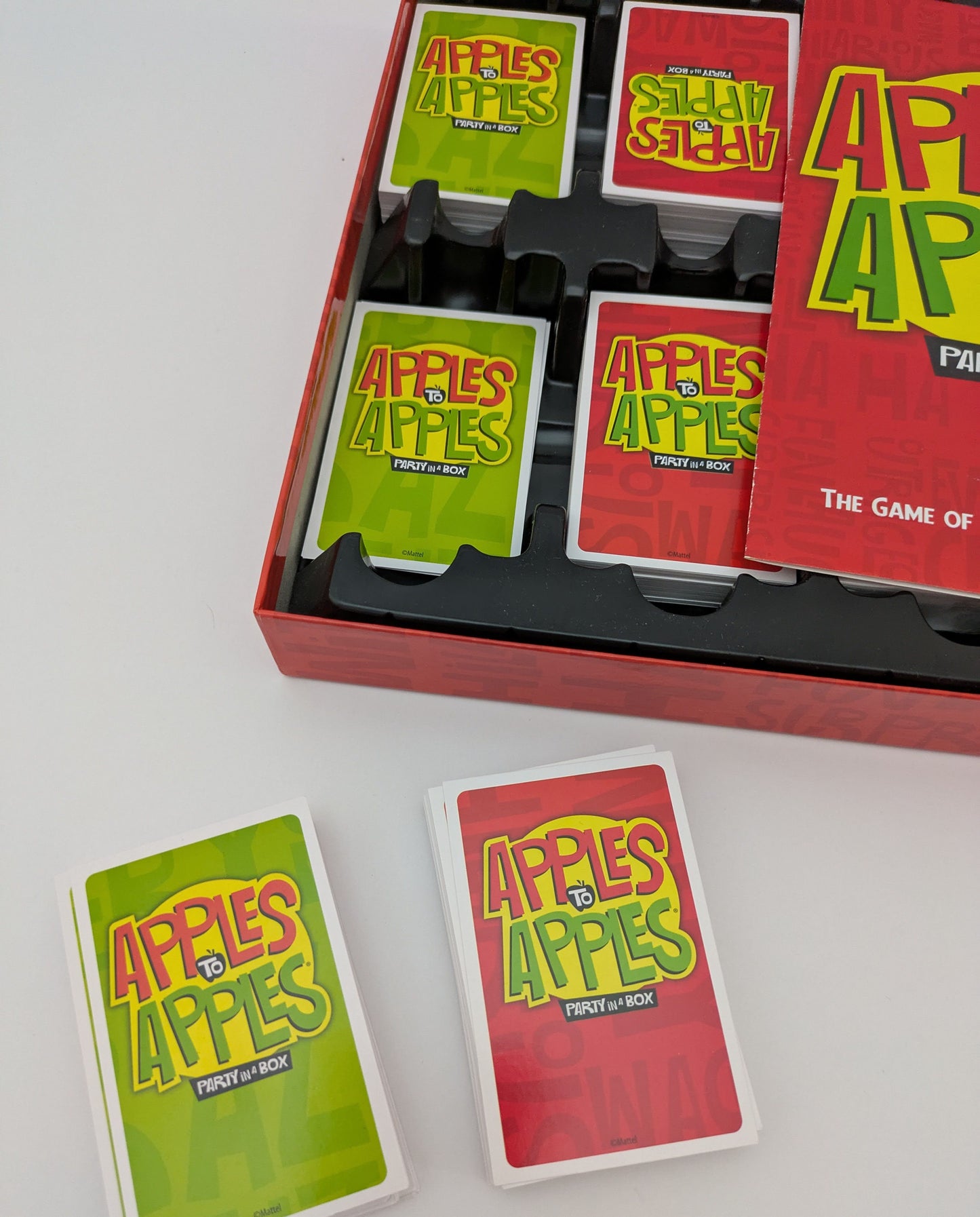 Apples to Apples (2017) is the laugh-out-loud party game that brings friends and family together with ridiculous word pairings and wild debates.