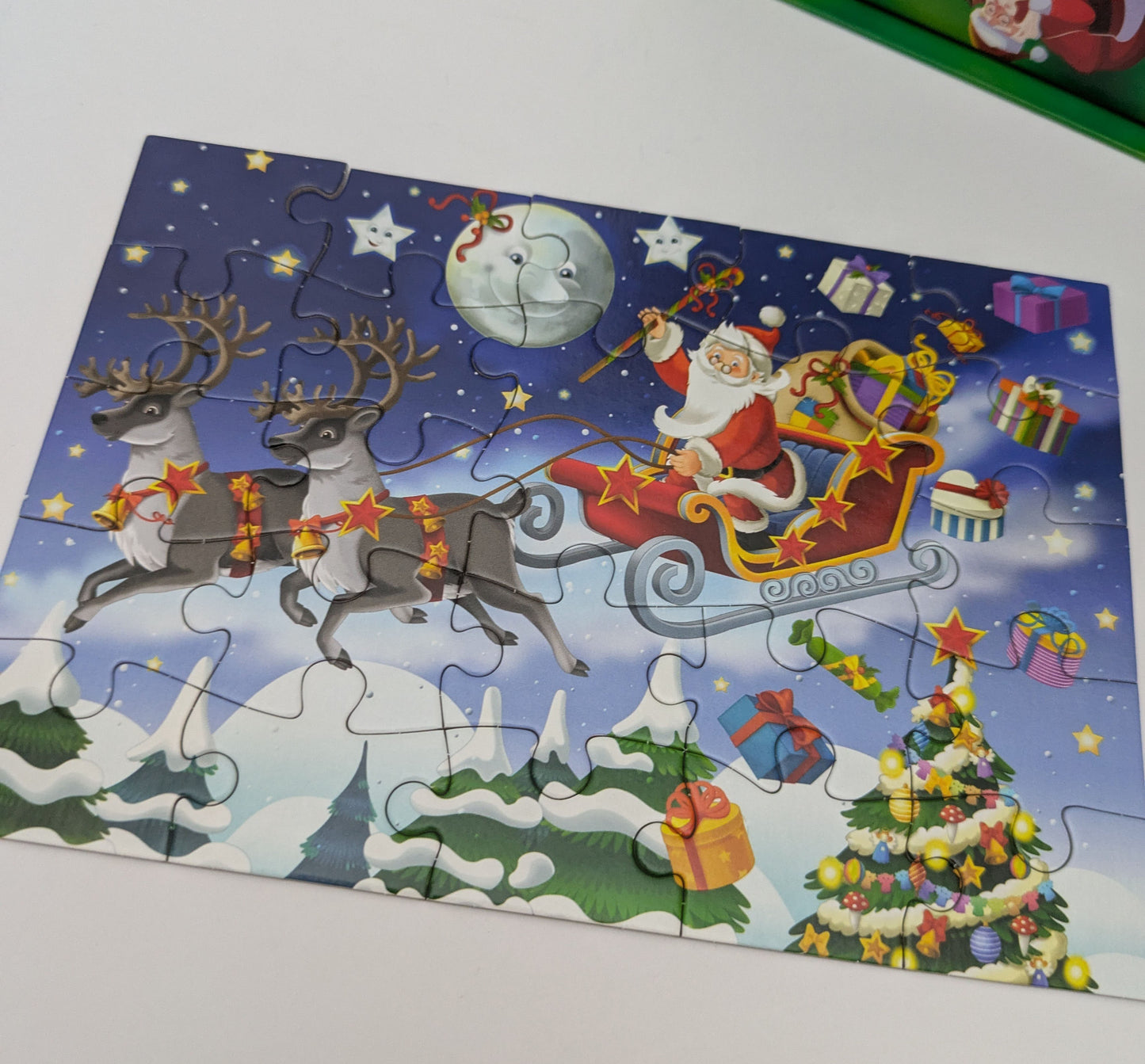 Articulate Christmas (2020) – A Board Game Packed with Festive Fun