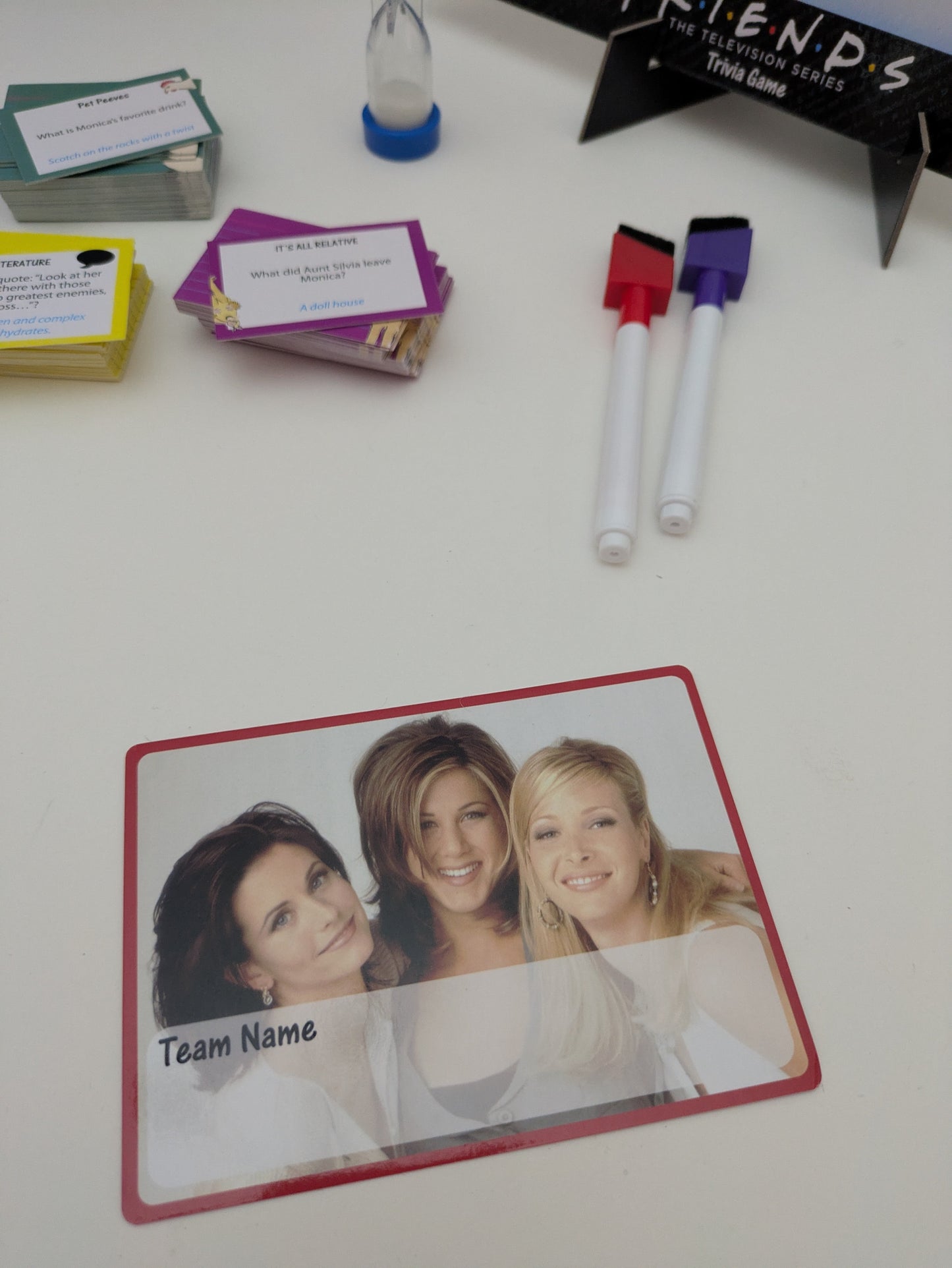 Bring the Friends apartment bet to life in this hilarious trivia game.