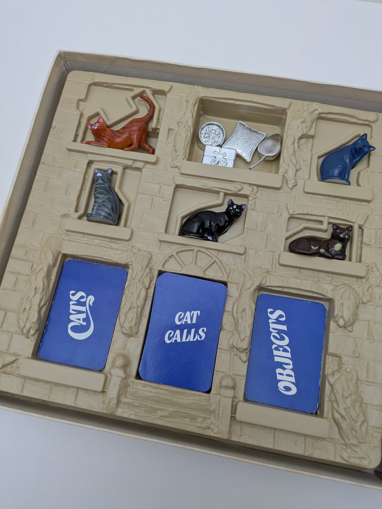 Cats’ Mansion (1984) turns a cosy cat setting into a competitive showdown of wits.