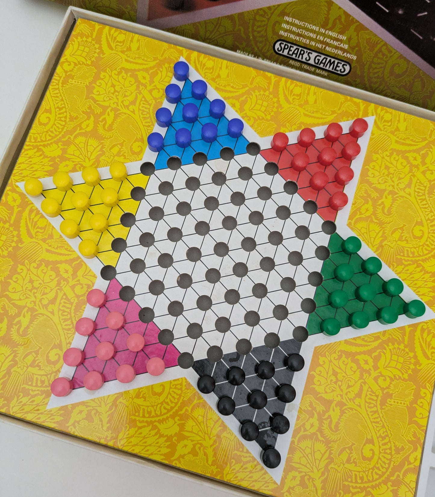 Chinese Checkers (1982) – The Timeless Strategy Game of Jumps and Moves