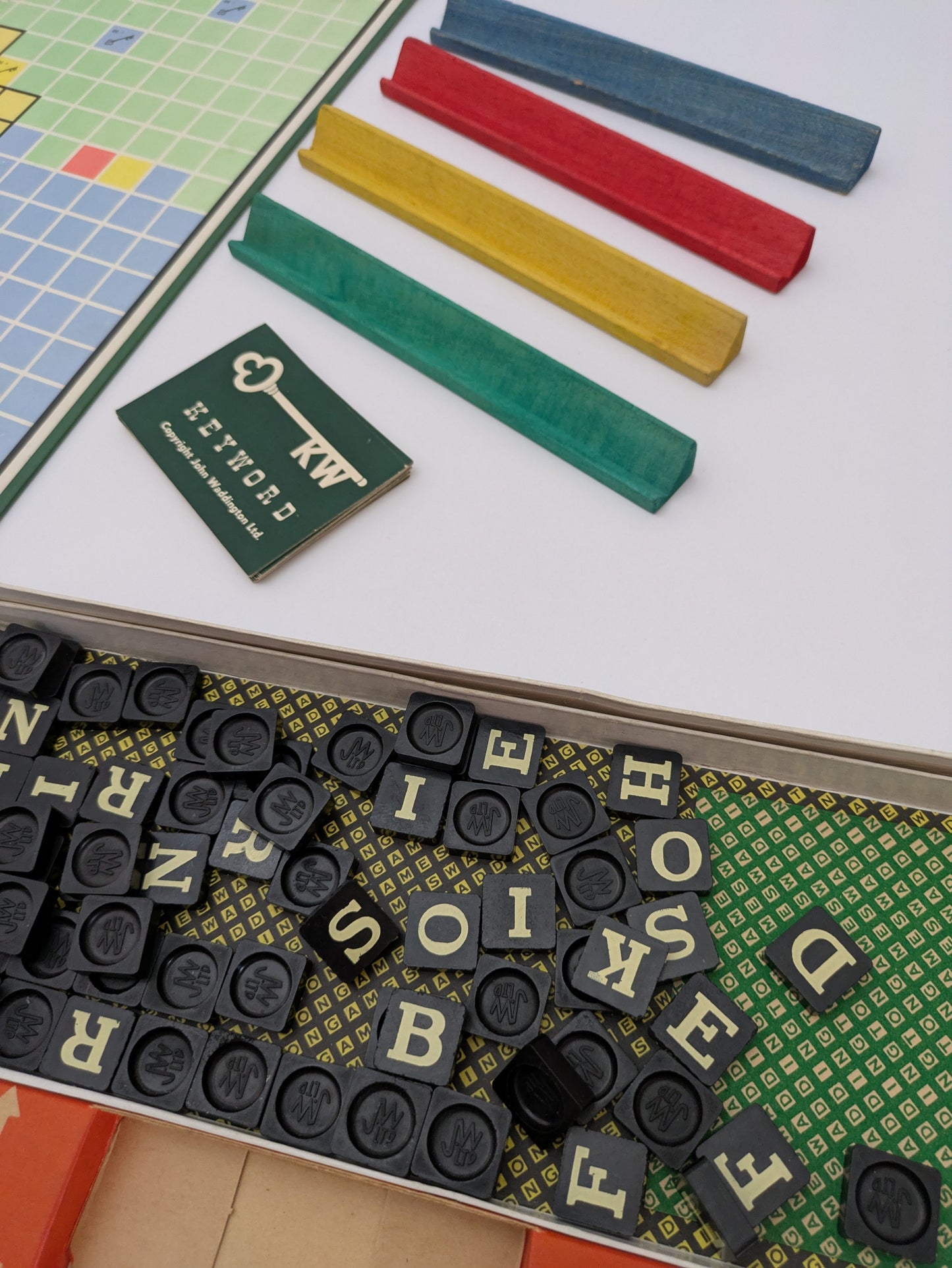 Discover the classic wordplay fun of Keyword (1953) – a vintage family favourite.