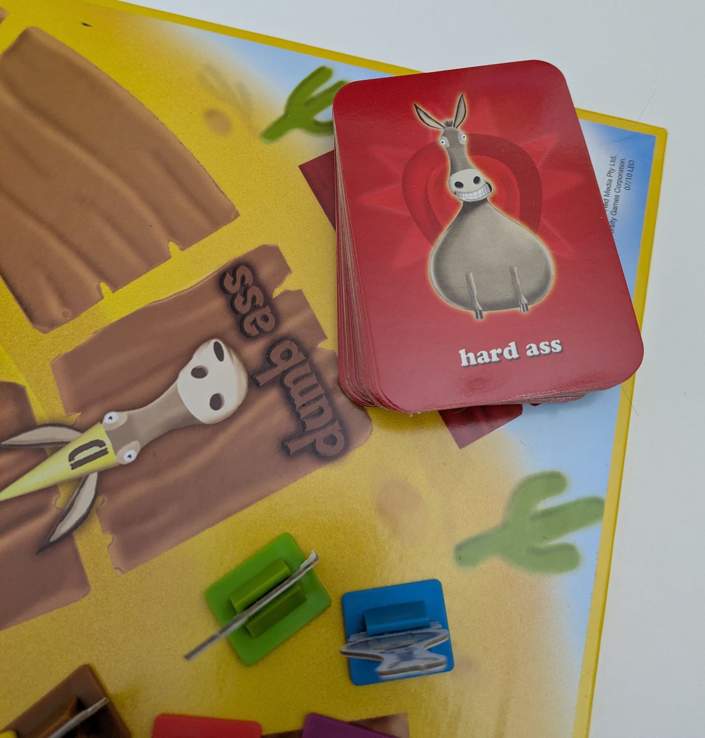 If you love quizzes and chaos, Smart Ass (2008) is the board game you’ve been looking for.
