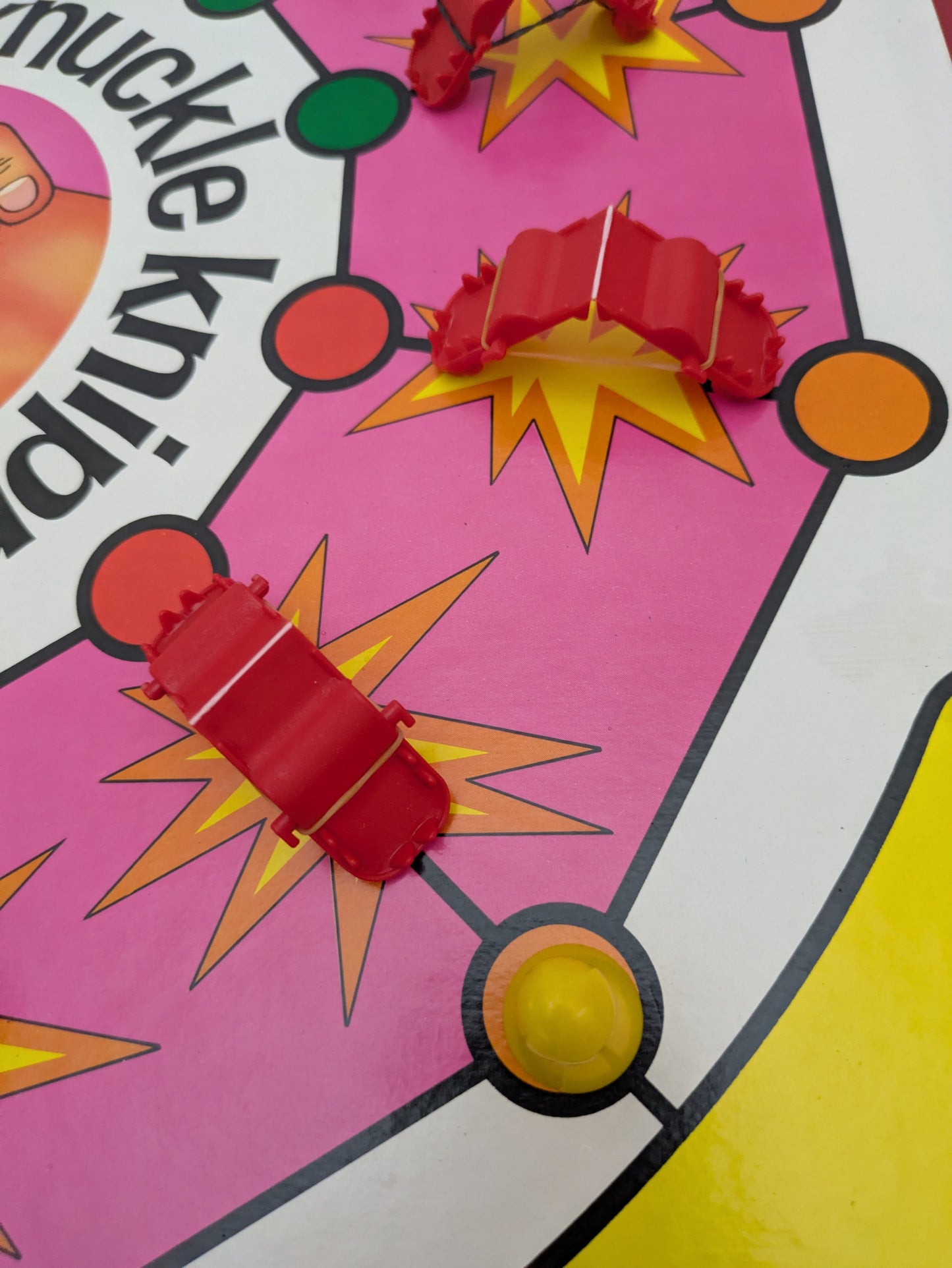 Knuckle Knipper (1979) – Retro Board Game Full of Suspense and Surprises