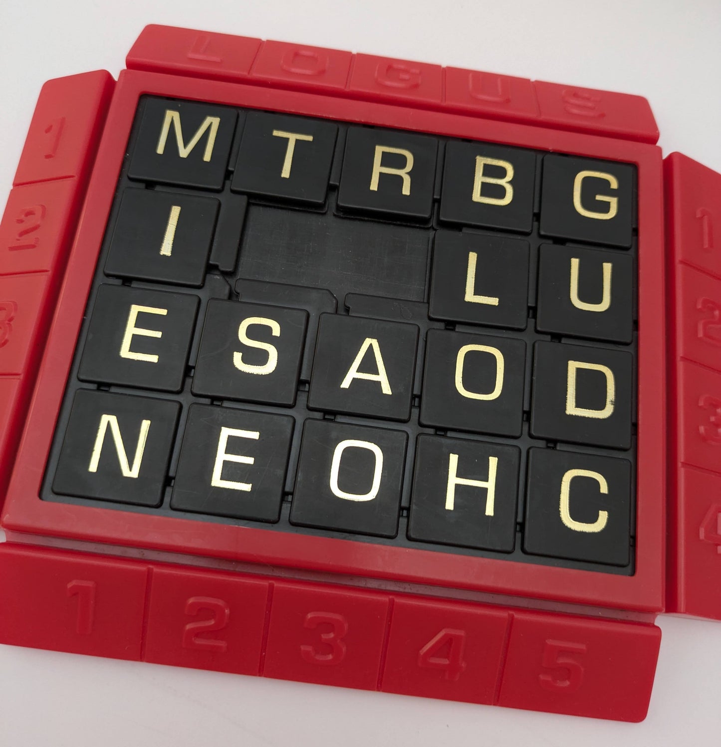 Logus (1971) – Fast Thinking Meets Old-School Letter Tiles