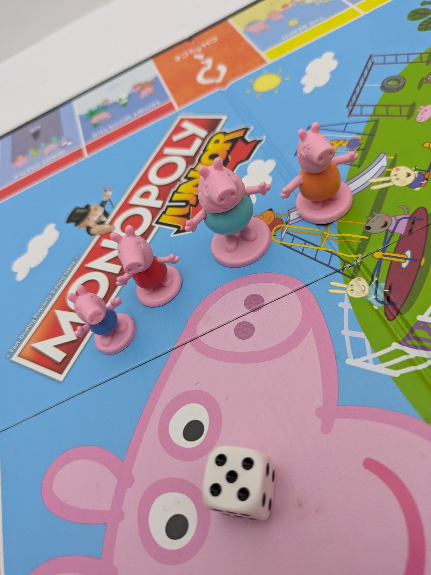 Make family game night unforgettable with Monopoly Peppa Pig (2003) – simple, fun, and full of Peppa Pig charm.