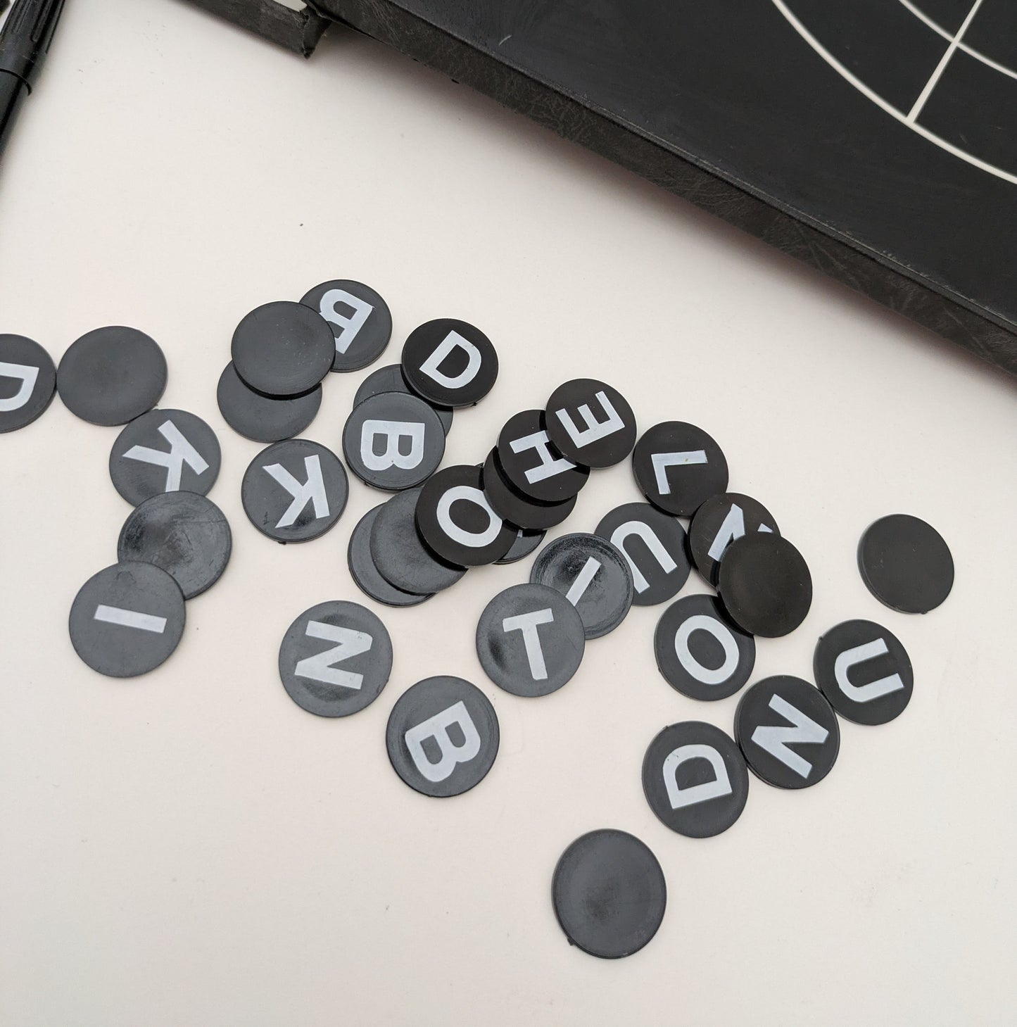 Master the rules of Doublethink (1977) and learn how every letter placement changes the game.