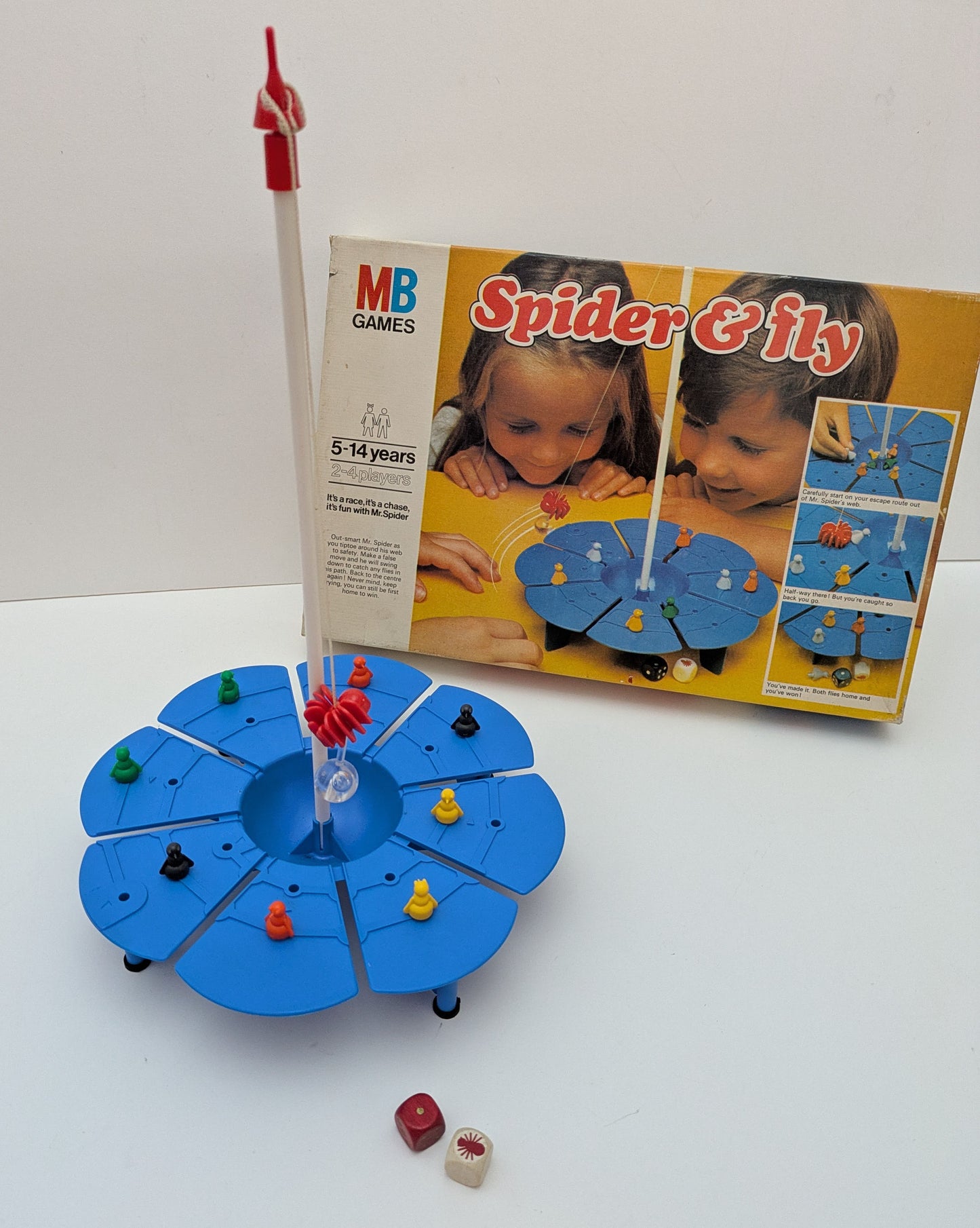 Outrun danger and dodge defeat in the classic Spider and Fly (1977) game of nerve and luck.