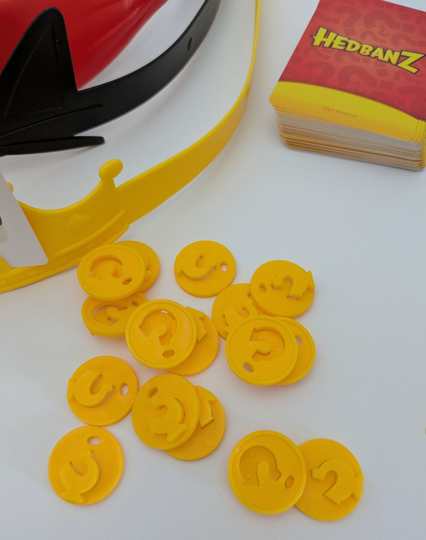 Quick-Fire Fun with Headbanz – Guess What’s on Your Head Before Time Runs Out