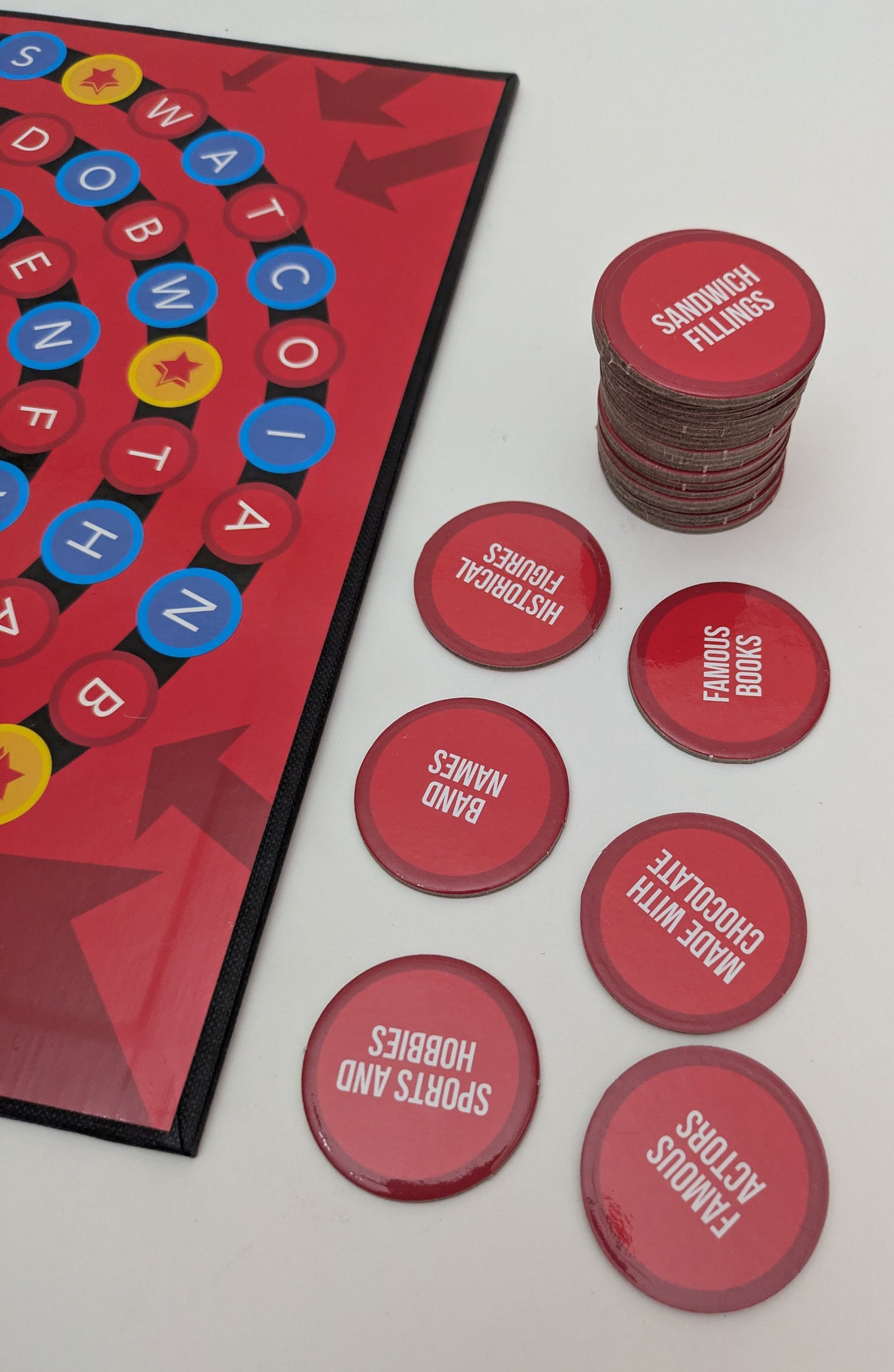 Rapid-fire fun with Topix (2020) – the game of quick thinking