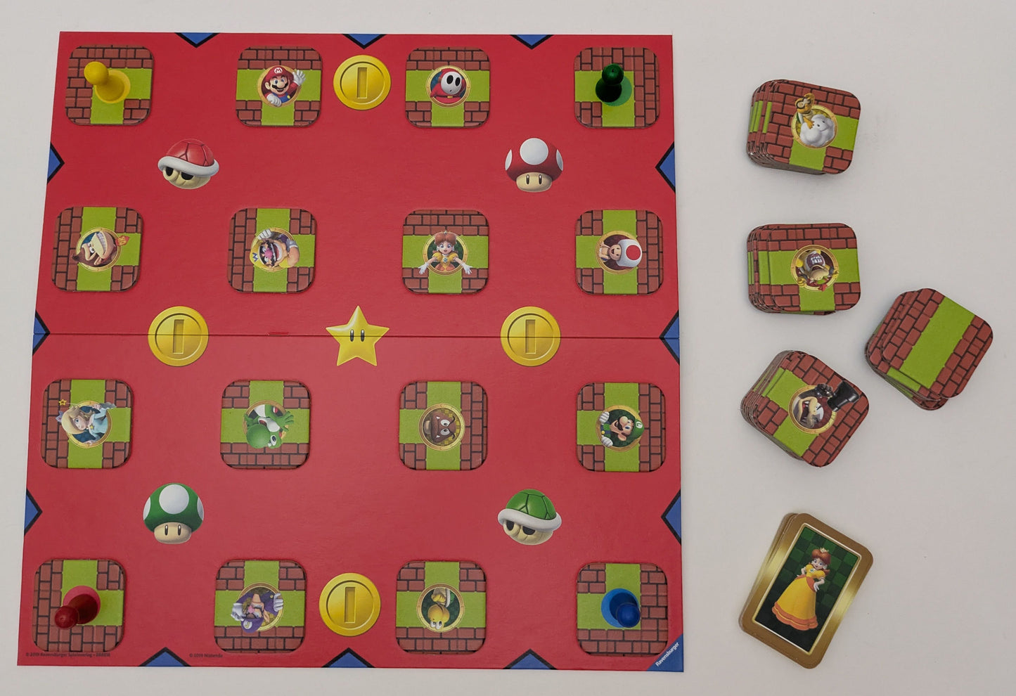 Shift the tiles, find your characters, and win in Super Mario Labyrinth (2019).