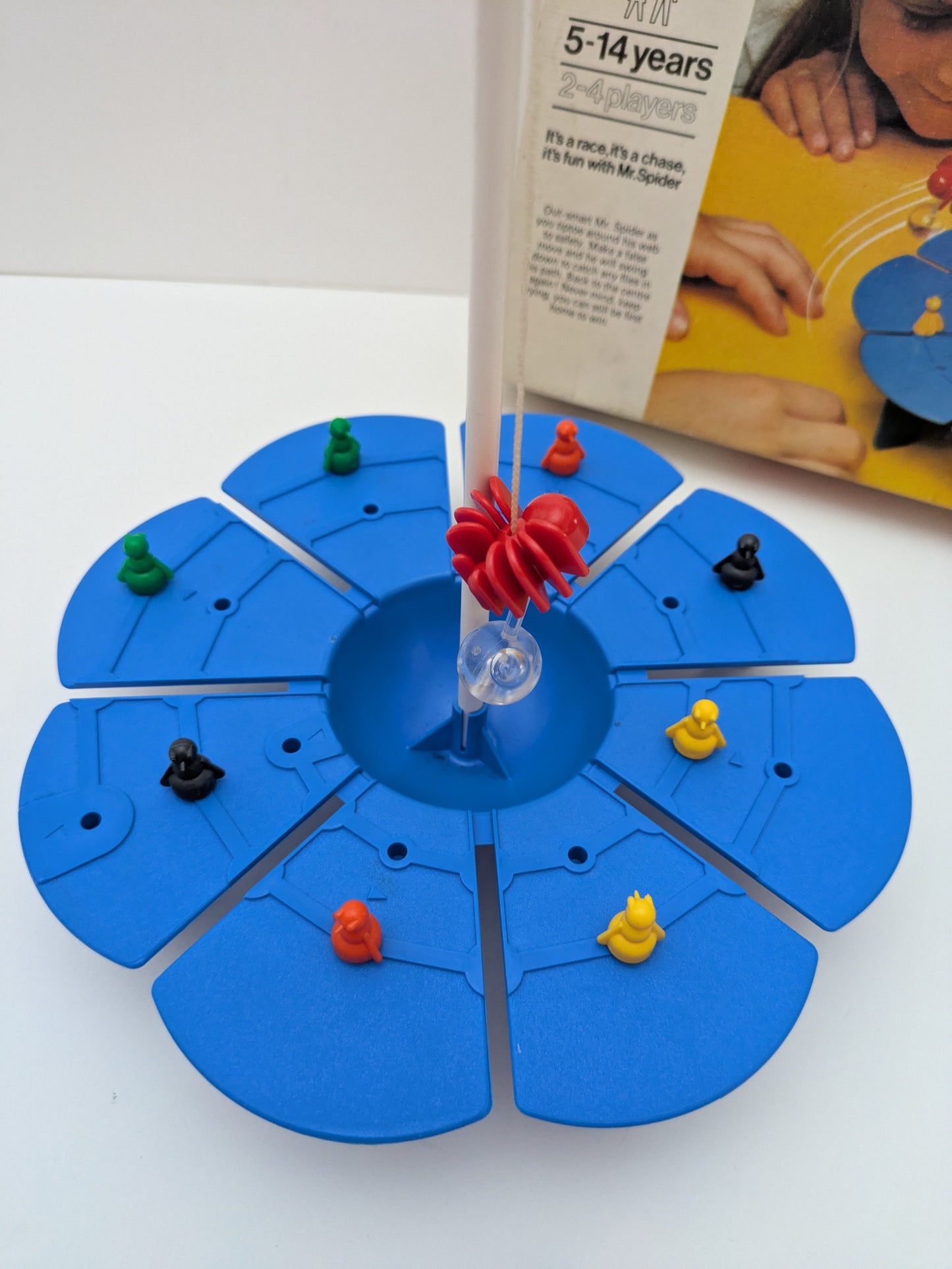 Spider and Fly (1977) brings 70s-style tension and excitement to family game night.