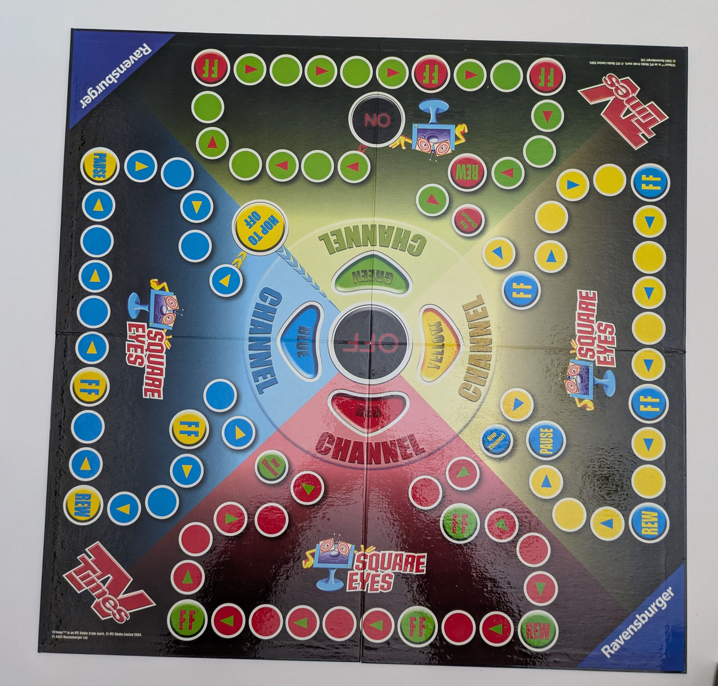 Square Eyes (2004) – A Retro Ravensburger Game of Trivia, Memory, and Laughter