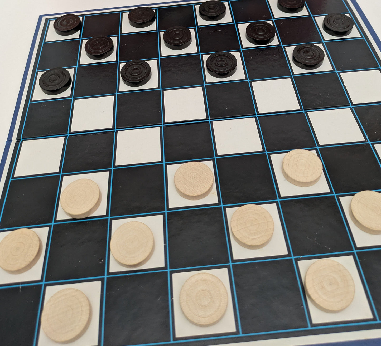 Step Back in Time with Draughts (1990) – A True Classic Game of Strategy and Skill