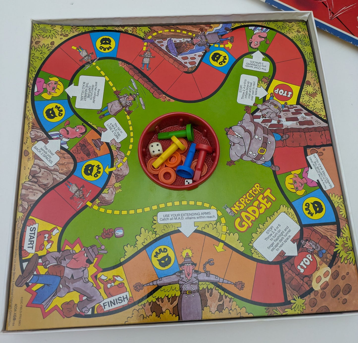 Step into the world of Inspector Gadget (1984) with this exciting chase and capture board game.