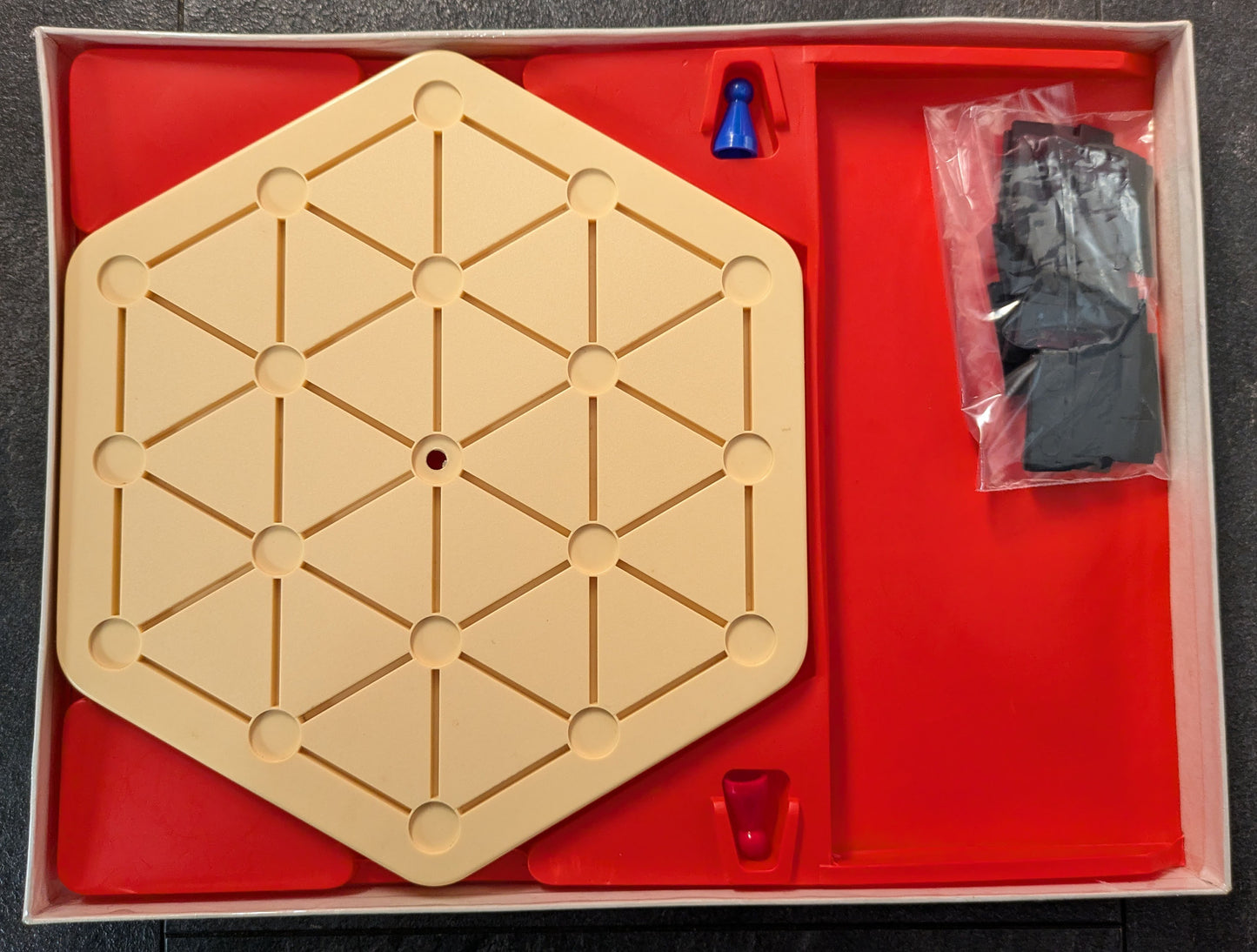 Stranded (1981) - Classic Two-Player Strategy Game