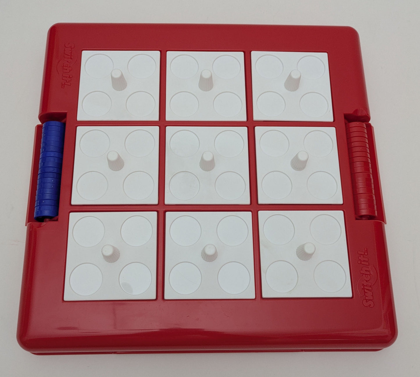 Switch It (1988) – A Retro Family Game of Counters, Tactics, and Surprise Moves