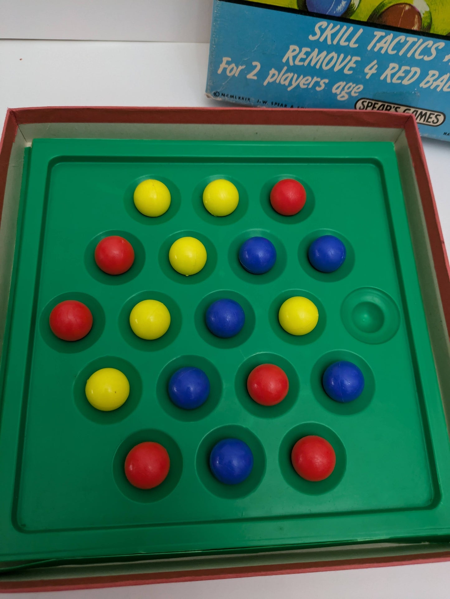 "Complete Take 4 (1970) game setup with game board, coloured pieces, and red balls ready for a tactical and competitive match."