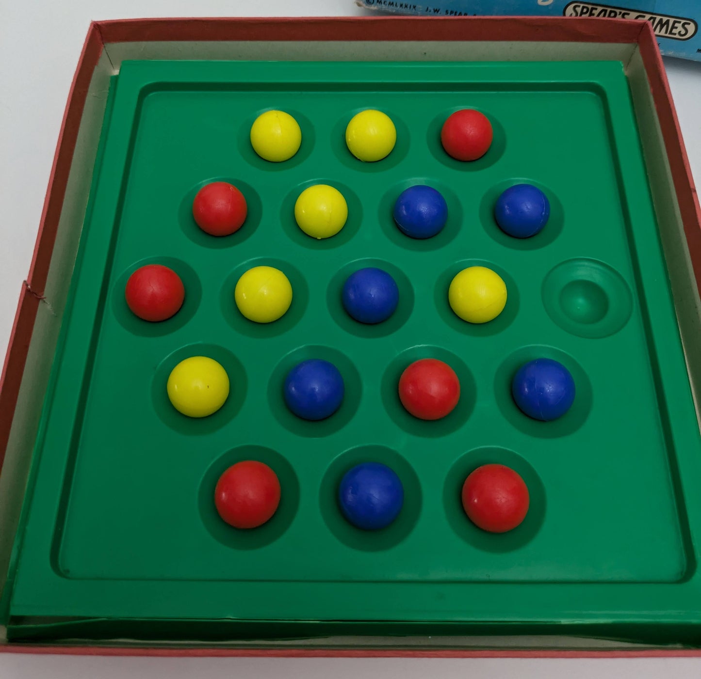 "Complete Take 4 (1970) game setup with game board, coloured pieces, and red balls ready for a tactical and competitive match."