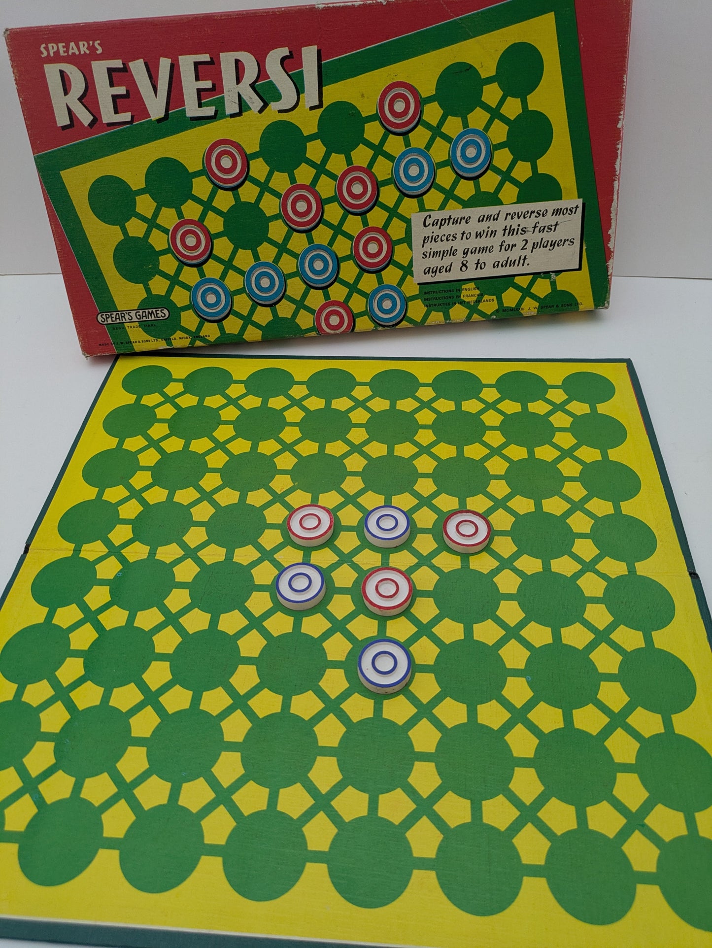 Think ahead, act smart – that’s the heart of Reversi (1973).
