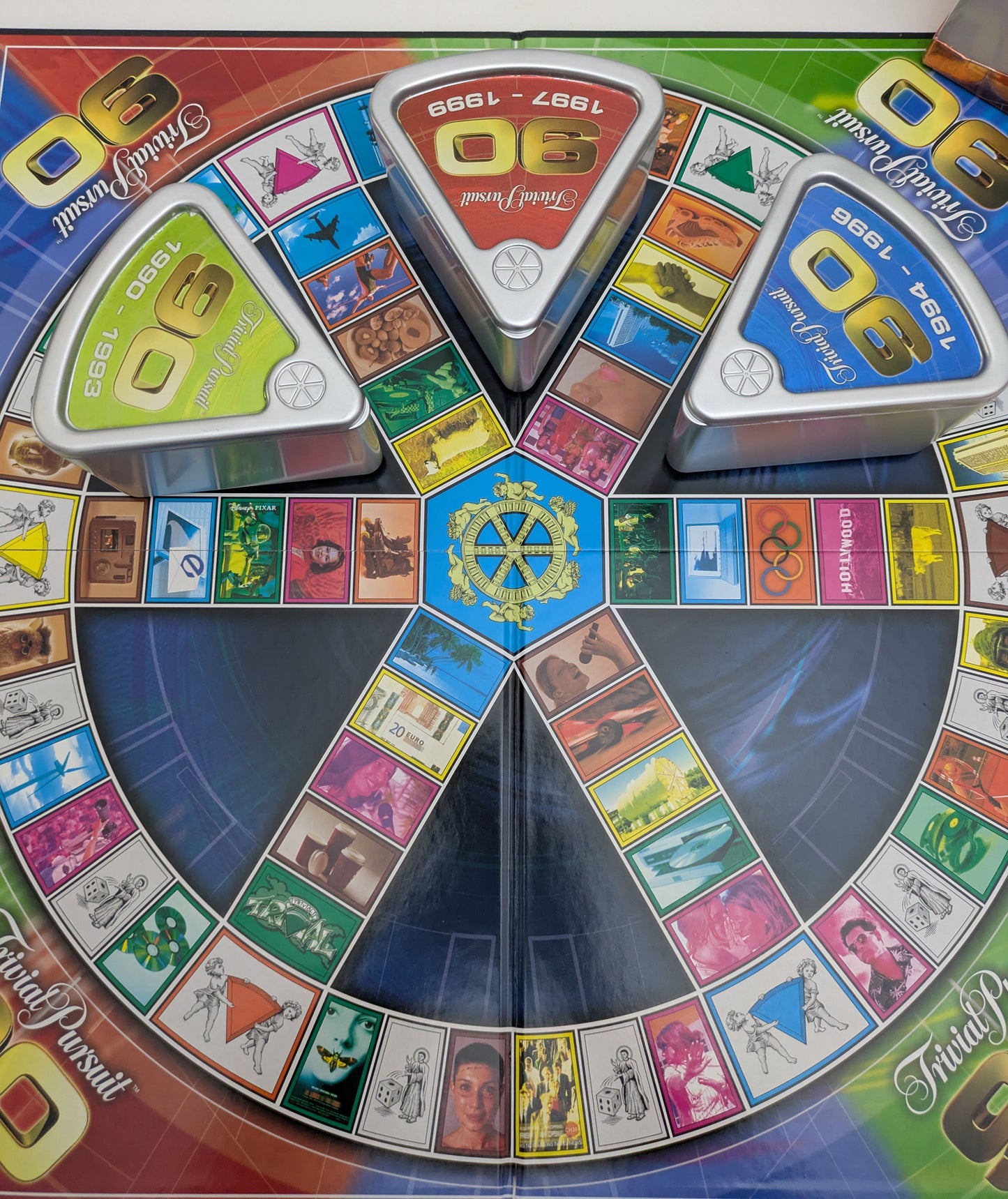 Trivial Pursuit 90s (2005) – A Trivia Challenge Packed with Nostalgia