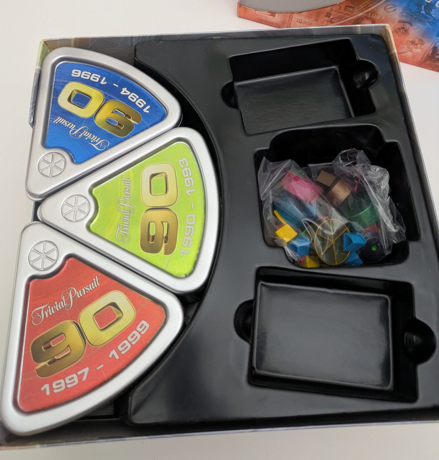 Trivial Pursuit 90s (2005) – The Ultimate 1990s Quiz Board Game