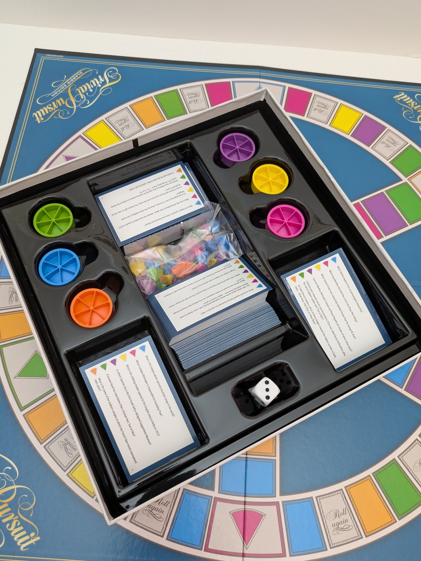Trivial Pursuit – Classic Edition (2016) colourful game board with categories.