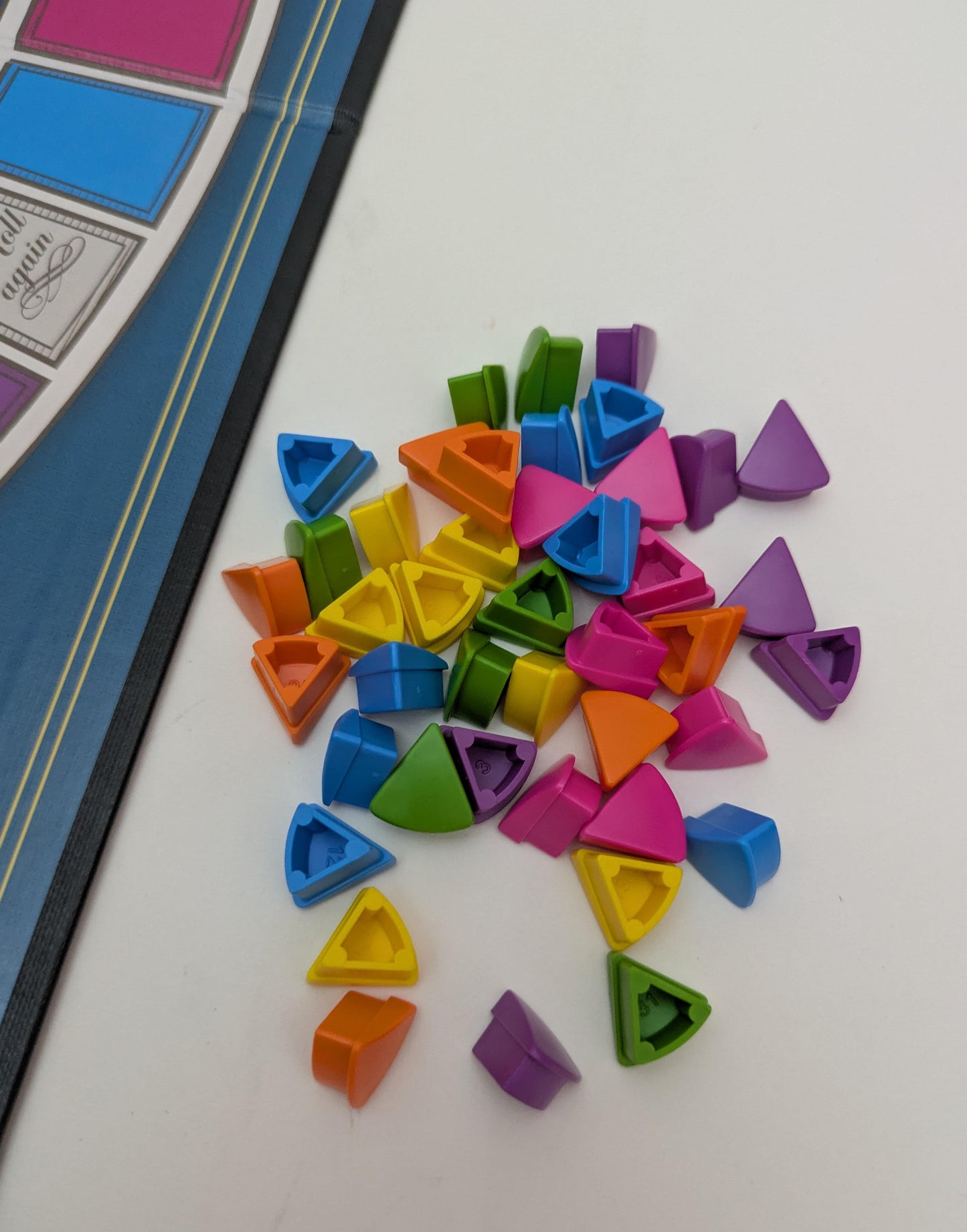 Trivial Pursuit – Classic Edition (2016) wedge holders and pieces for play.