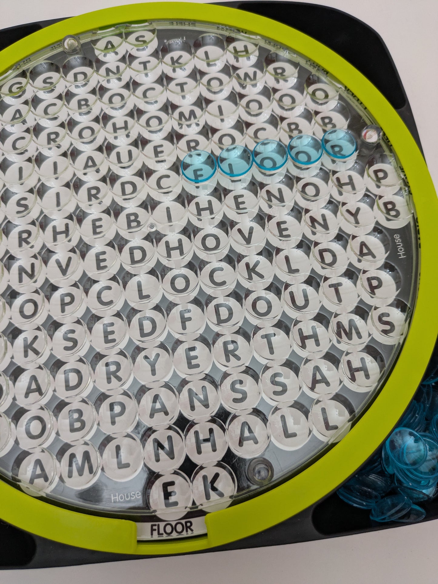 Word Search (2019) – A Family Word Game That’s Quick, Fun, and Competitive