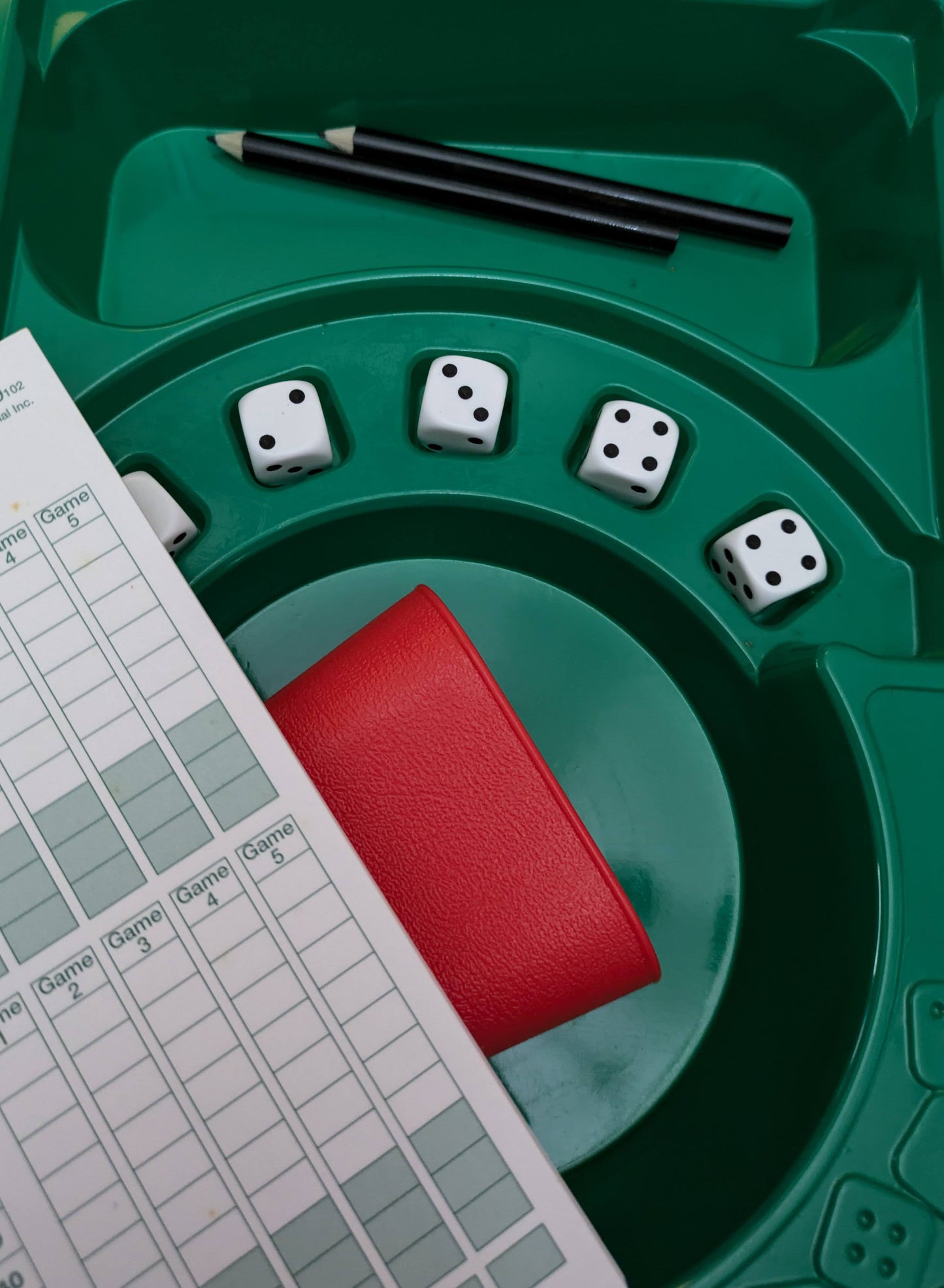 Yahtzee Game (2001) – Classic Dice Rolling Fun