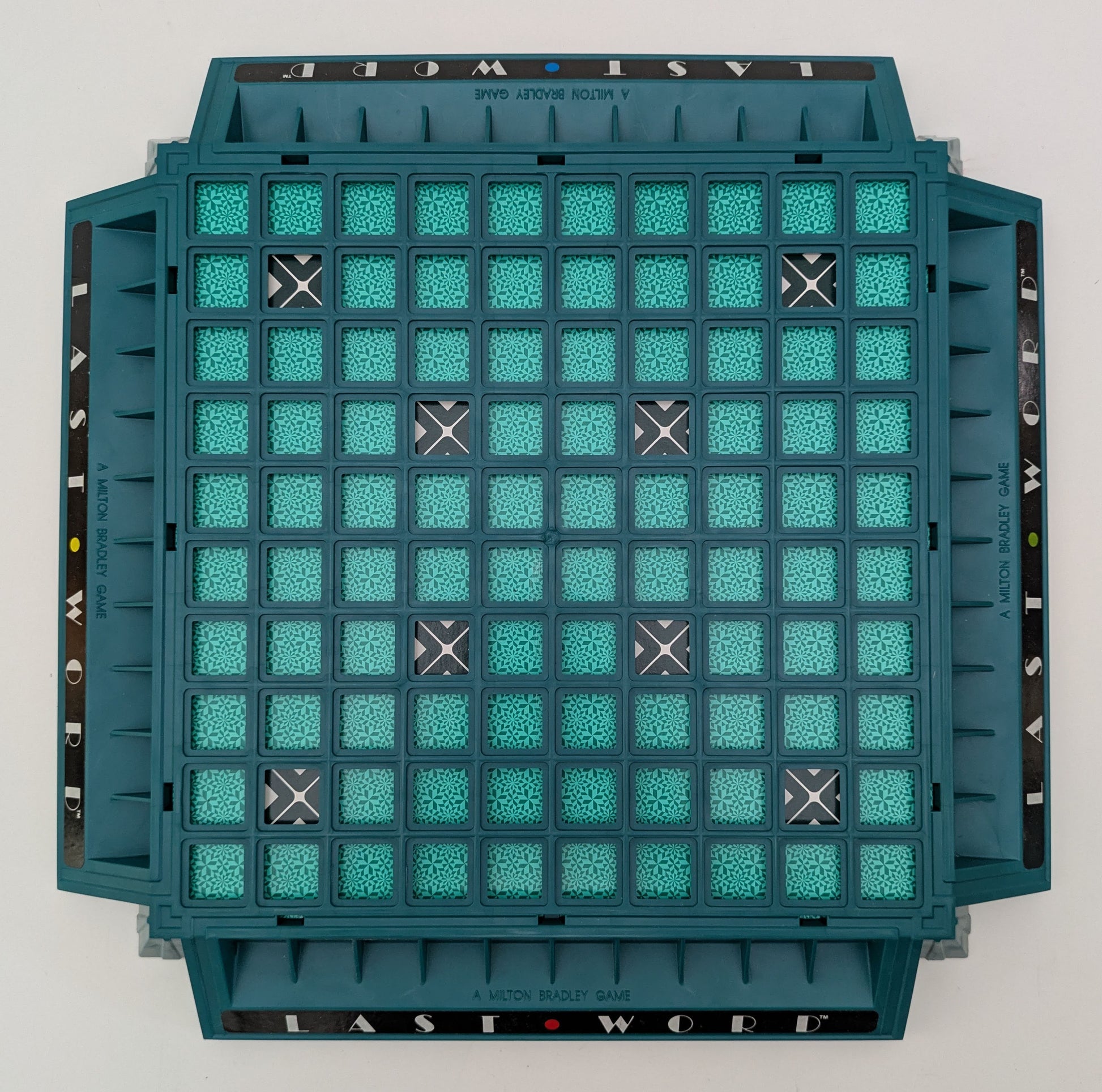 Challenge your mind and vocabulary with Last Word (1986), the classic letter grid game for clever thinkers.