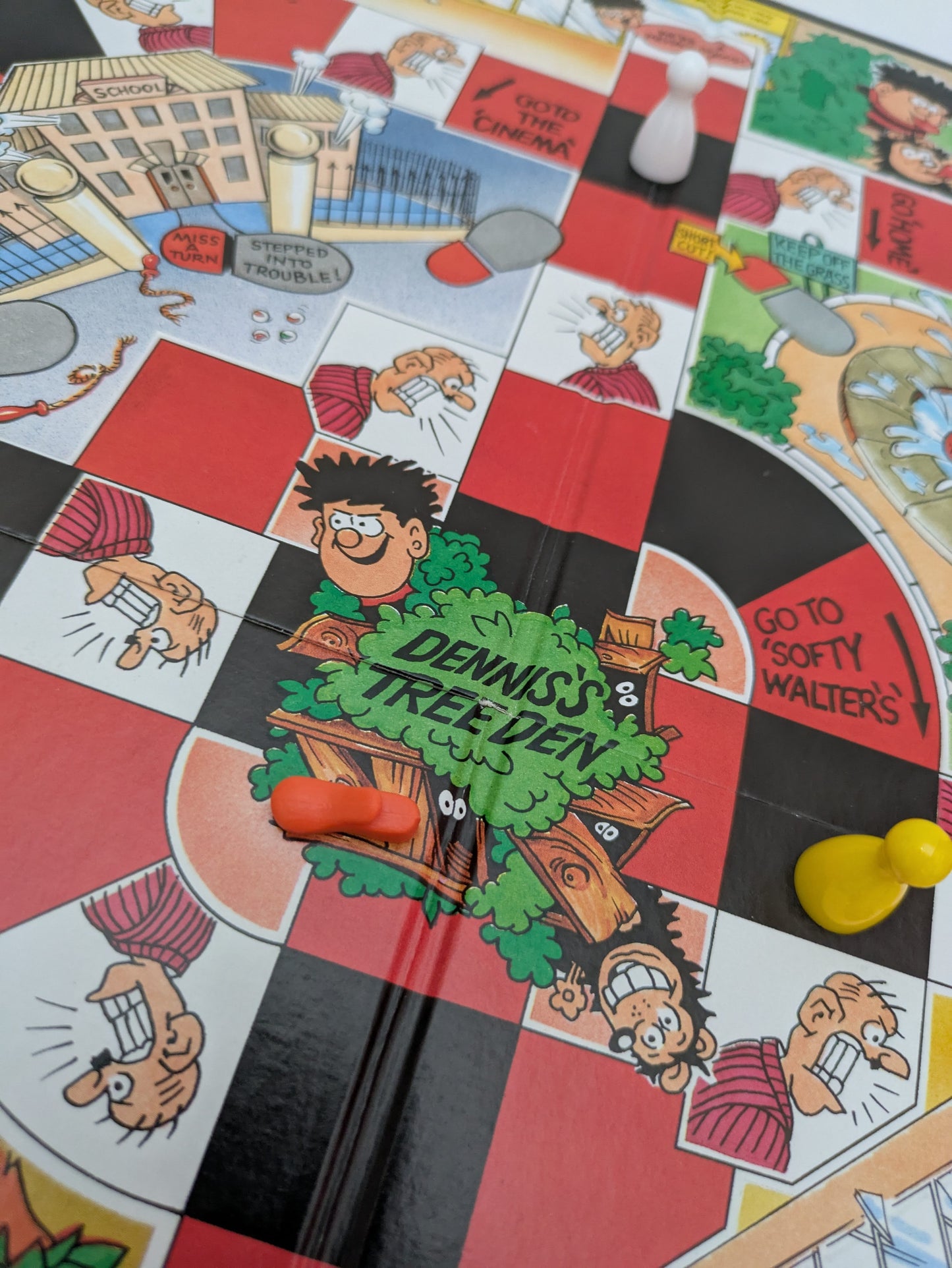 Dennis the Menace (1989) – The Comic Strip Character Comes to Life in This Fun Board Game