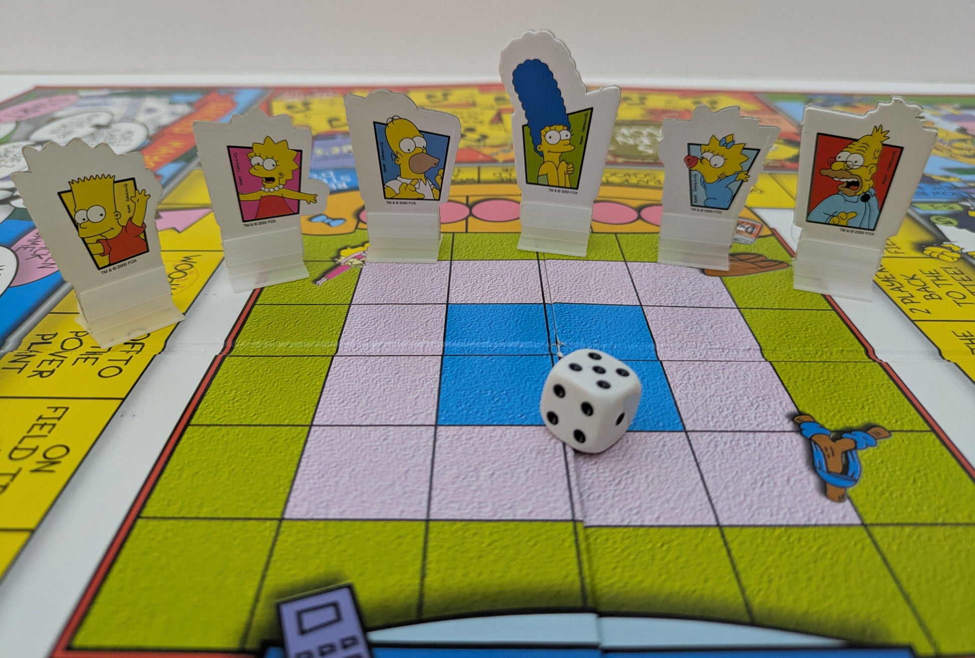 From Moe’s Tavern to the Kwik-E-Mart – Explore the Fun of The Simpsons Board Game (2000)!