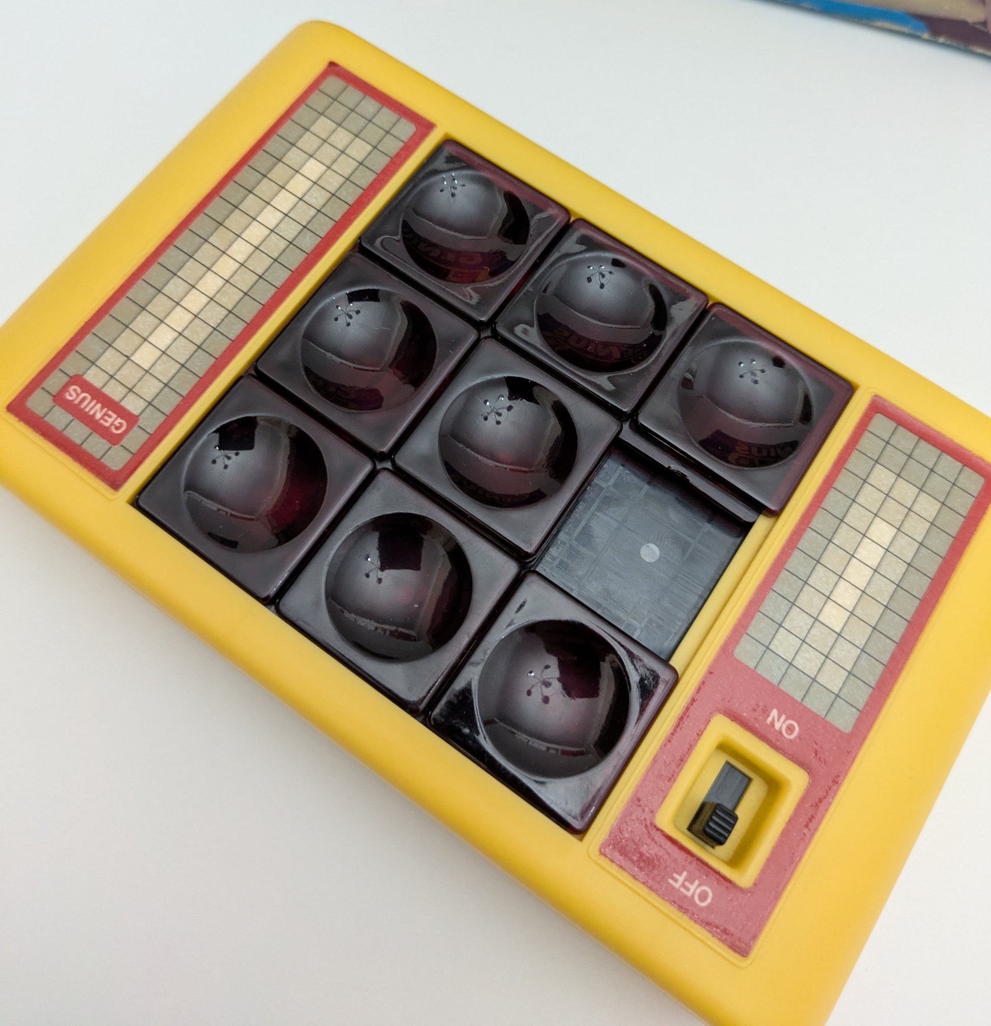 Genius (1981) Is the Ultimate 80s Puzzle – Slide, Light Up, and Solve