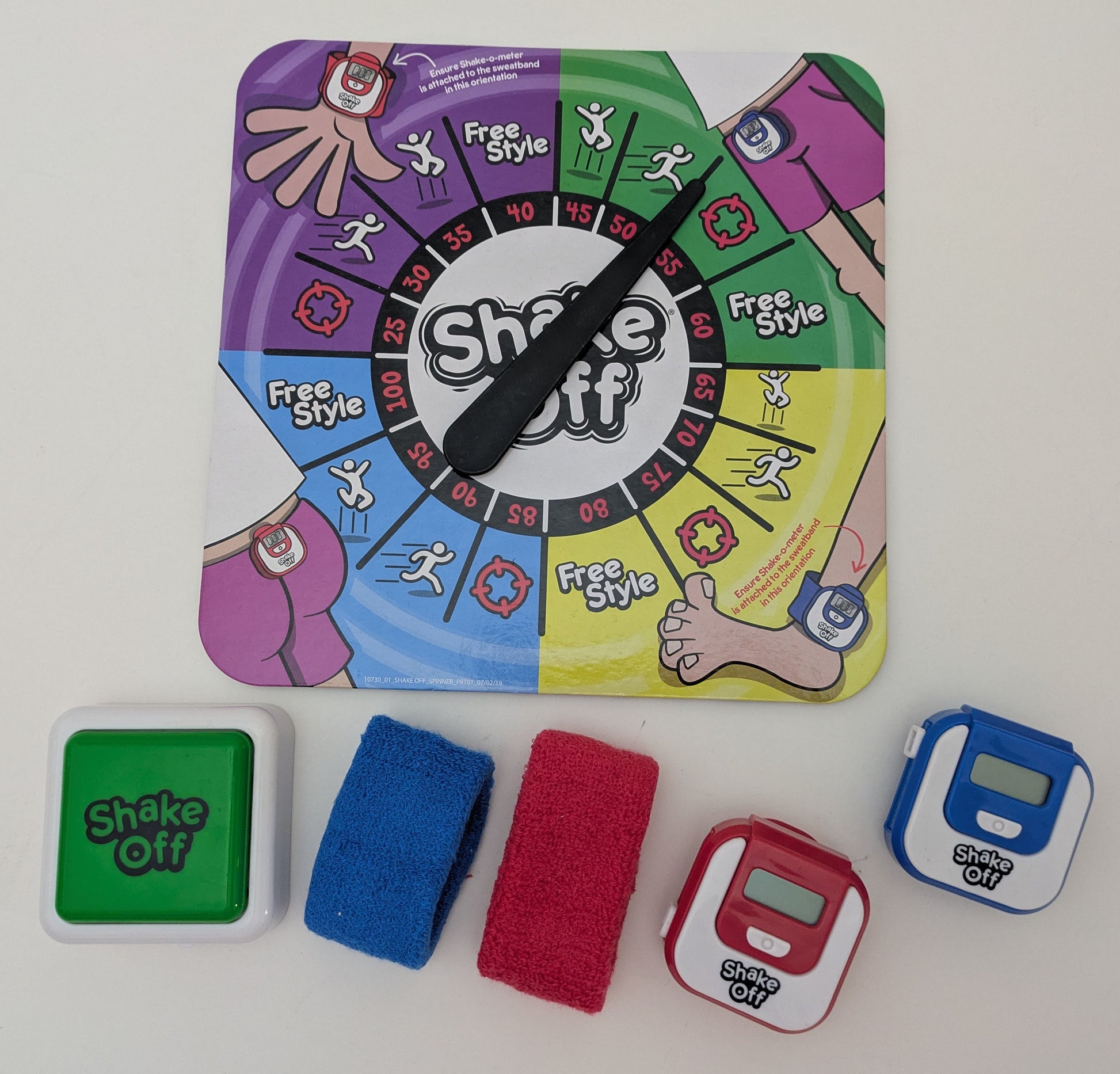 Get your family up and moving with Shake Off (2019) – the fast-paced shake-to-score challenge!