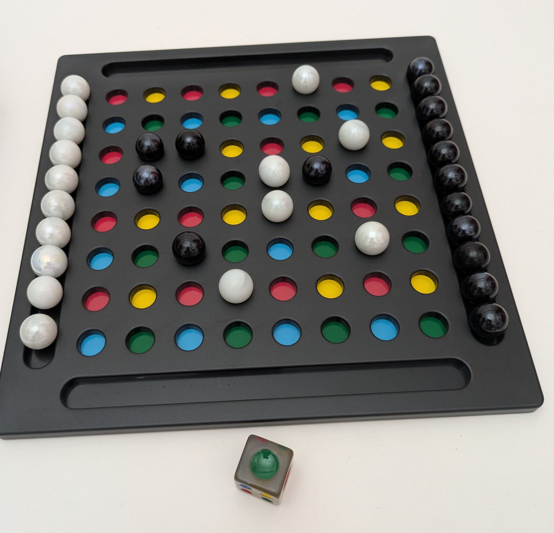 Joggle (2010) – The colourful marble strategy game that mixes luck and logic.