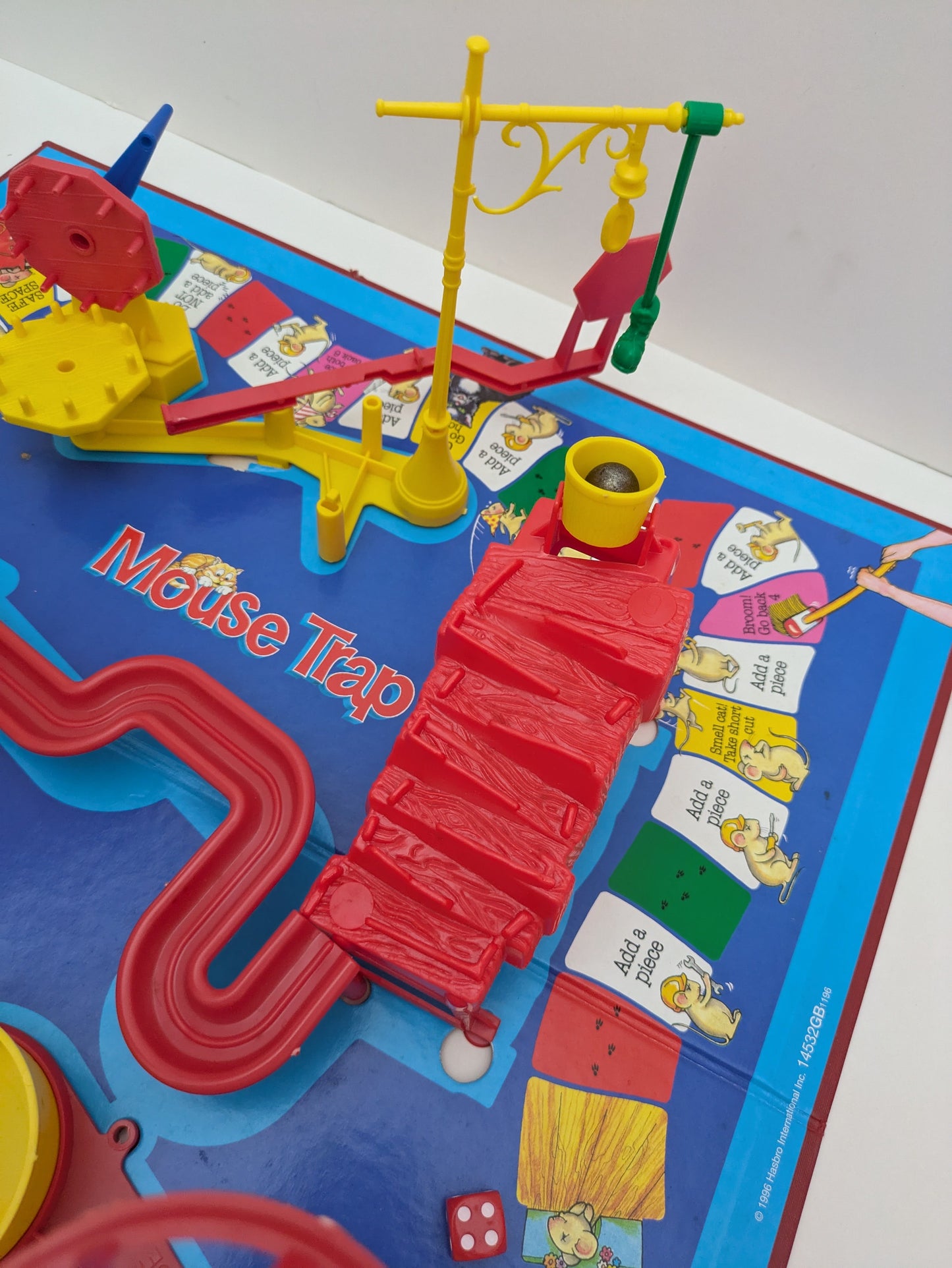 Mouse Trap (1994) is a fun and chaotic board game that mixes luck, movement, and a working mechanical trap