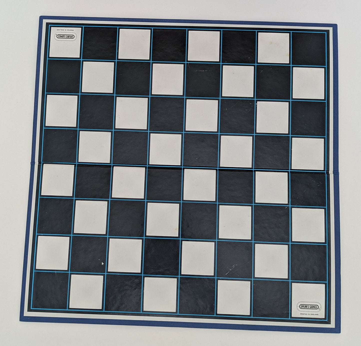 Outthink, Outplay, Outsmart – Experience the Timeless Challenge of Draughts (1990)