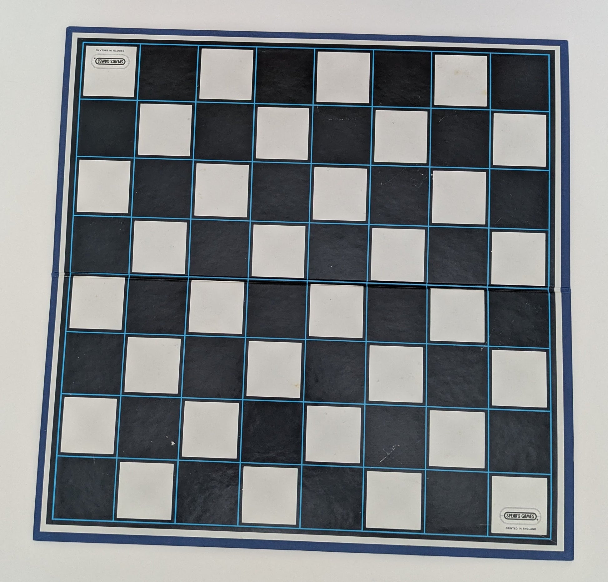 Outthink, Outplay, Outsmart – Experience the Timeless Challenge of Draughts (1990)
