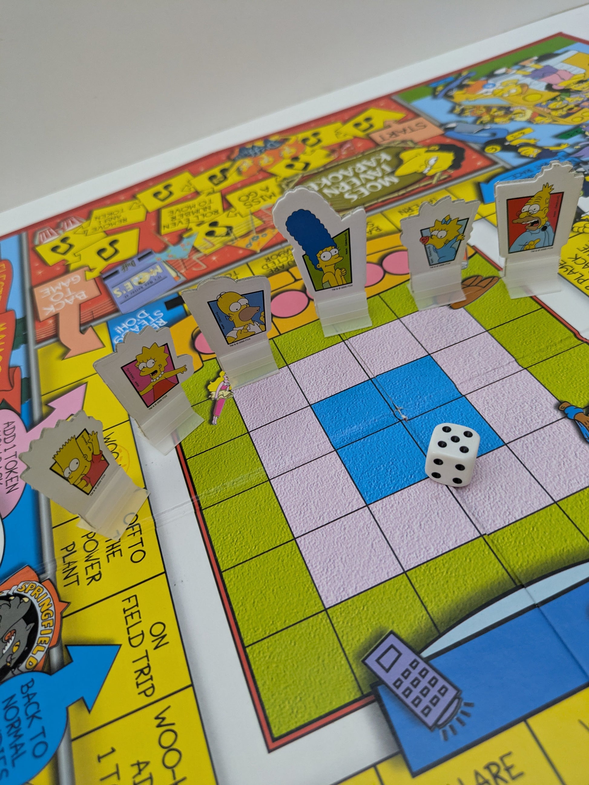 Roll the Dice, Collect Tokens and Cause Chaos – The Simpsons Board Game (2000) Is a Family Hit!