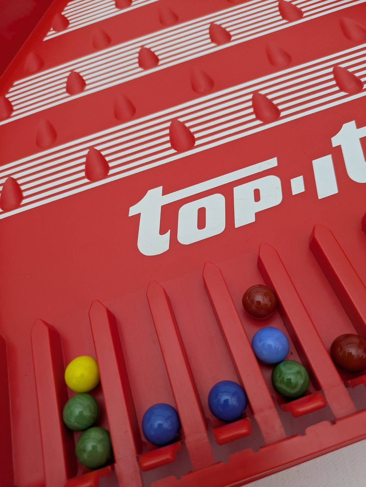 Top-It (1972) is a retro board game that’s easy to learn and perfect for quick game sessions.
