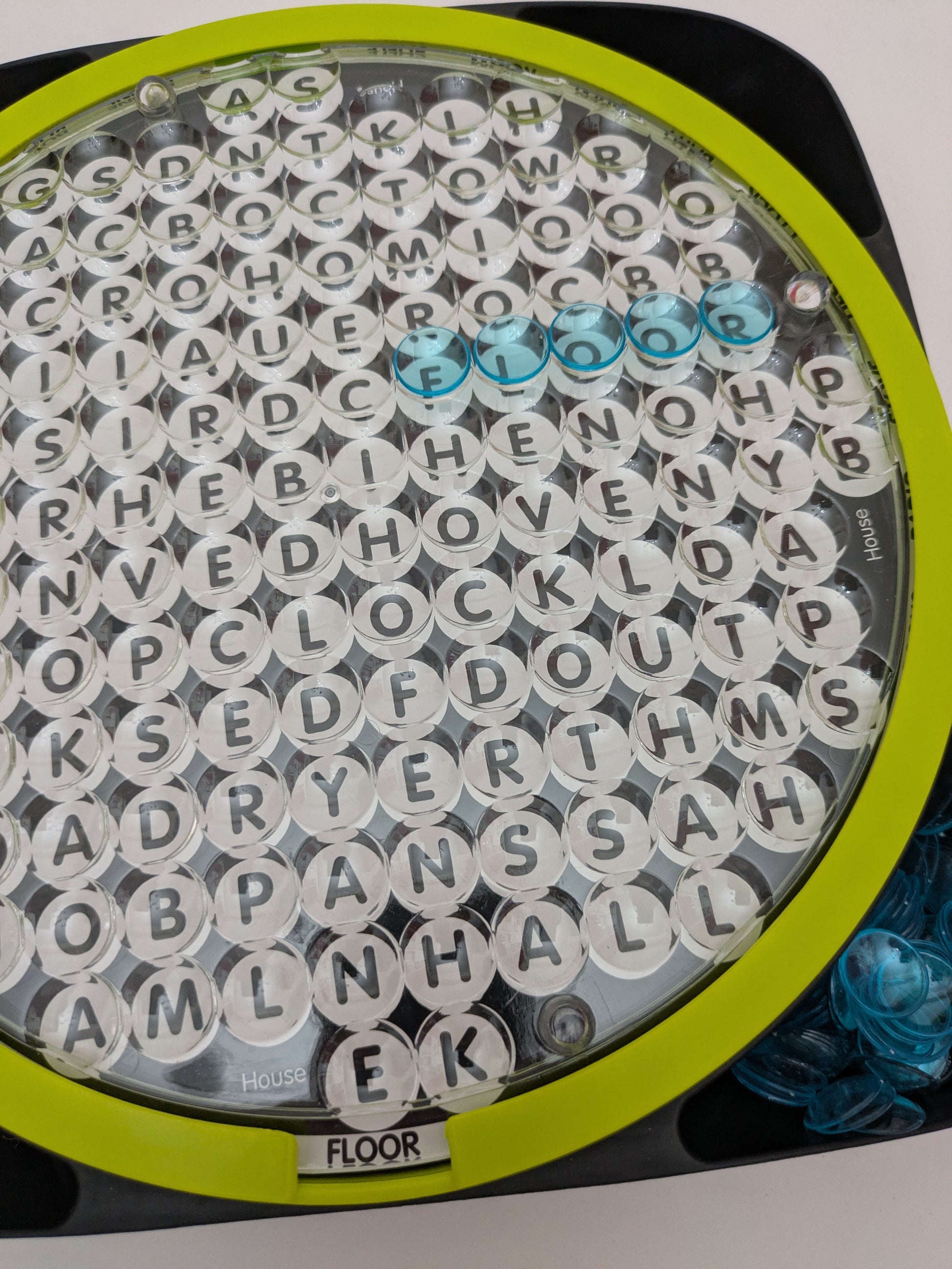 Word Search (2019) – A Family Word Game That’s Quick, Fun, and Competitive