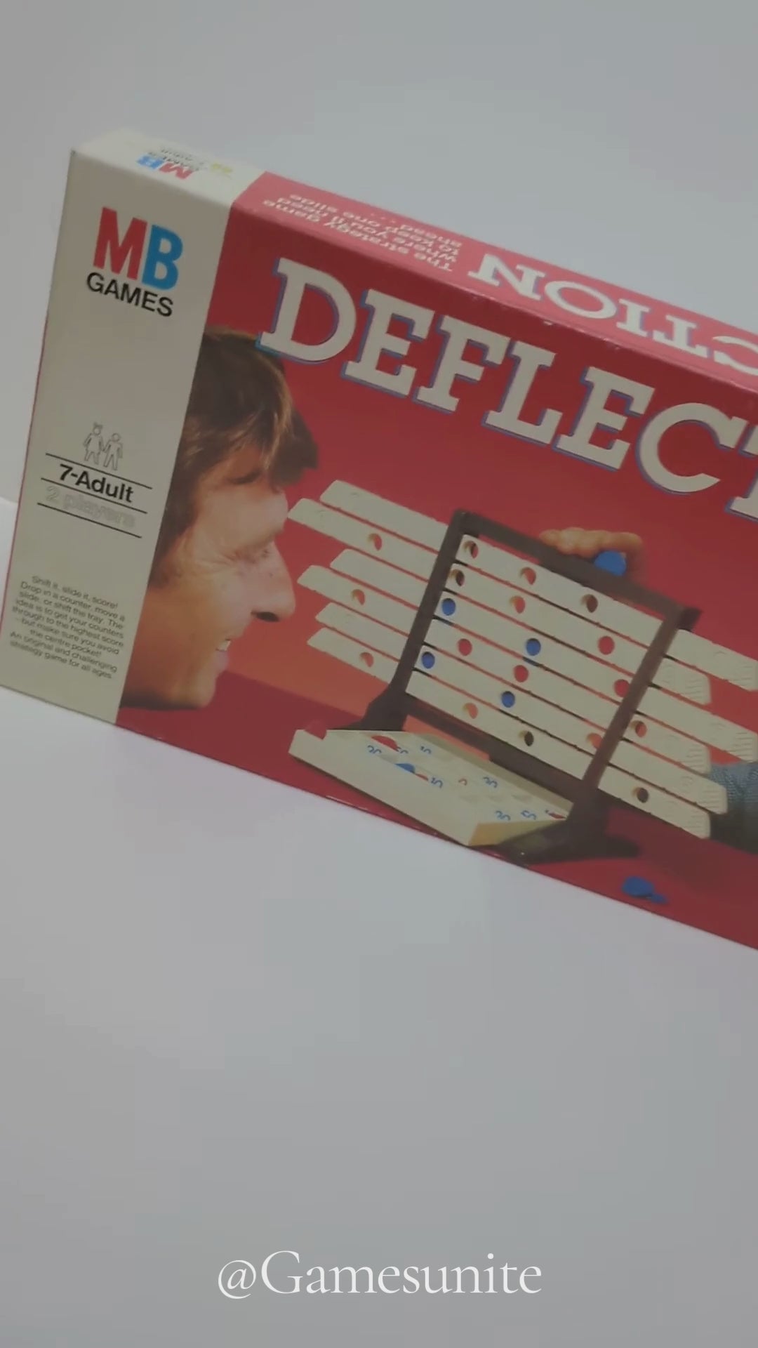 Outsmart your opponent with Deflection, the strategic classic from 1981!